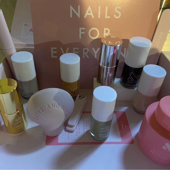 Olive and June manicure kit